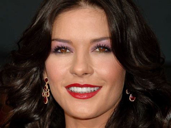 Catherine Zeta-Jones Bra Size, Age, Weight, Height, Measurements