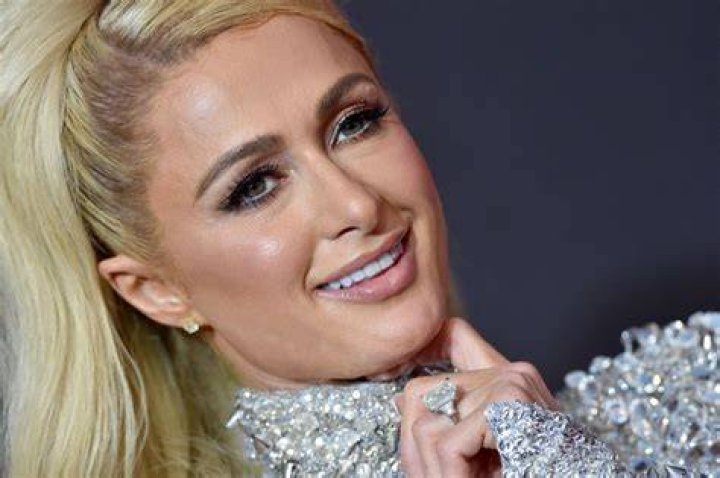 Paris Hilton in Bathing Suit is “Thankful for Love” — Celebwell