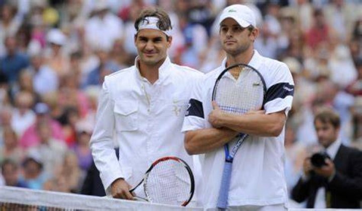 Roger Federer beats resilient Andy Roddick in 2009 Wimbledon final