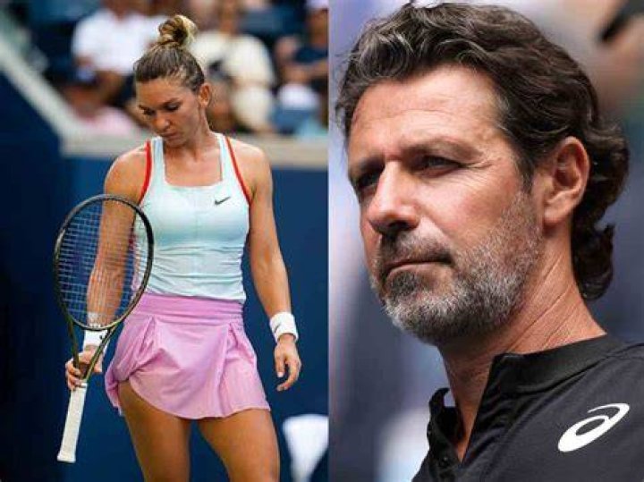 Simona Halep and Patrick Mouratoglou chatting